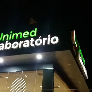 Letra caixa iluminada