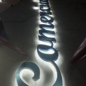 Fachada letra caixa iluminada